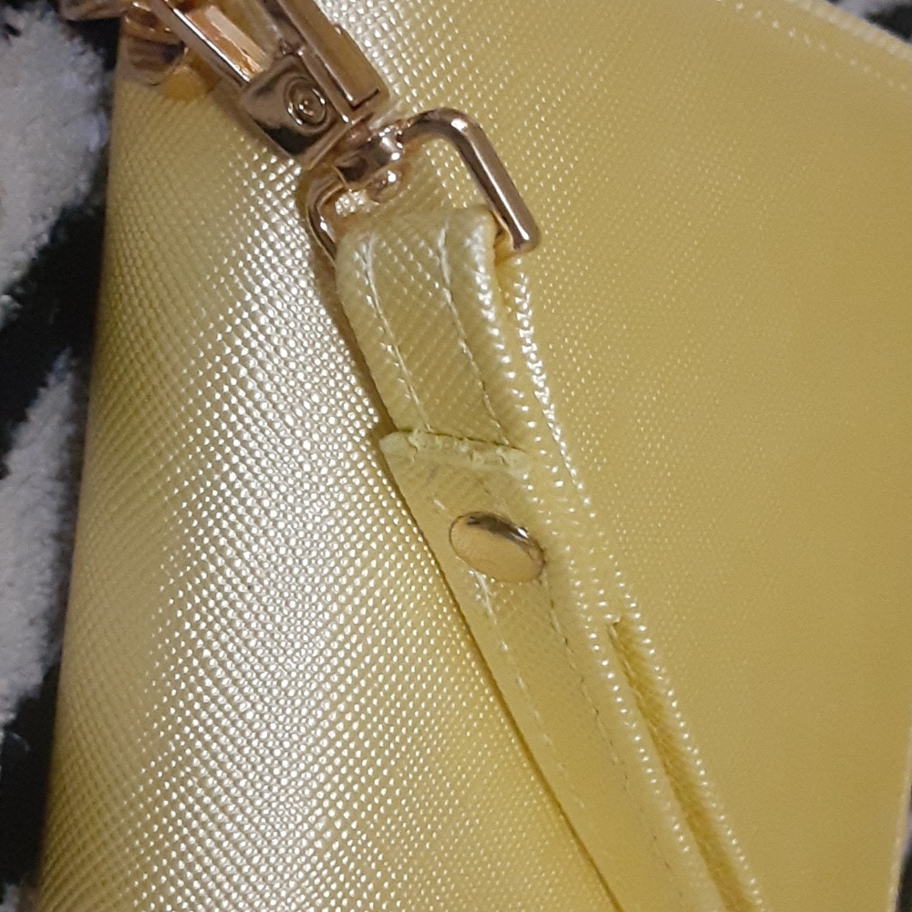 Yellow Wallet - Picture 4 of 5